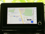 目的地設定や音楽再生など、ドライブに必要な情報をスムーズに操作できます。地図も見やすく、安全な運転をサポートします。直感的な操作で快適なカーライフを。