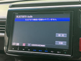 多彩な入力ソースに対応し、お好みの音楽を手軽に楽しめます。ラジオ、CD、Bluetoothなど、様々なメディアから音楽を選べます。