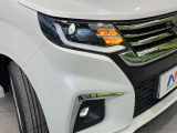 【LEDヘッドライト】悪天候や夜間走行時も良好な視界を確保し安心して運転できる高輝度LEDヘッドライトを装備!点灯速度が早く、消費電力も抑えられています。