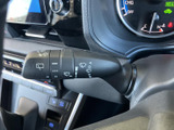 雨天時でも安心して運転できるよう、操作しやすいワイパーレバーを装備しています。