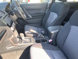 ドライバーズシートは、長時間の運転でも疲れにくい設計です。包み込まれるような座り心地が、快適なドライブをサポートします。