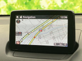 鮮明な地図表示で、運転中でも安全にルートを確認できます。最新のナビゲーションシステムで、目的地への道案内をしてくれます。