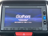 高機能なオーディオユニットは、スマートフォン連携や多彩なメディア再生に対応。ドライブのお供に、お好みの音楽や映像を楽しめます。