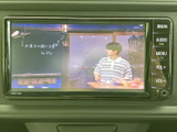 停車時にテレビ視聴を楽しめます。お子様との長距離移動時にも活躍します。
