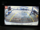 【バックカメラ】運転席から画面上で安全確認ができます。駐車が苦手な方にもオススメな便利機能です。