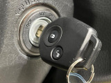 【キーレス】少し離れた場所からでもボタン一つでドアの開錠・施錠ができるのでとっても便利!ドアの鍵穴周りに傷をつけることもありません♪