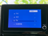 鮮明な画面で、ナビゲーションや音楽を快適に楽しめます。タッチ操作もスムーズで、細かな設定も簡単に行えます。視認性の高いデザインが魅力です。
