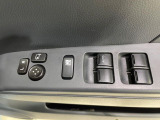 【電動格納ミラー】サイドミラーは電動格納式となっており、狭い駐車場でもキズがつくリスクを抑えられます。