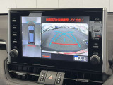 前後左右、見下ろしのモニター表示でバック時の障害物もしっかり見えます!