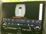 駐車や後退時の安全をサポートするバックモニター。後方の状況を映像で確認できるため、狭い場所でも安心して運転できます。
