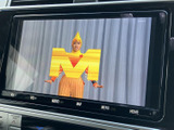 停車時に映像を楽しめるTV機能を搭載。休憩時間や待ち時間を有効活用できます。家族みんなで楽しめるエンターテイメント空間です。