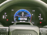 スタイリッシュなデザインと分かりやすい表示で、車両の状態をひと目で確認できます。ドライバーの運転をサポートします。
