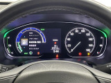【メーターまわり】ドライバーから見やすい位置にあって安全運転に寄与します。マルチインフォメーションディスプレイでは、クルマに関する情報の確認はもちろん、各種安全機能・装備のON/OFFも設定可能。