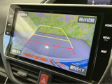 後退時の安全をサポート。映像を画面に表示することで、死角を減らし、スムーズな後退をアシストします。