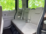 運転席周りは、機能性と快適性を両立。必要なスイッチが手の届く範囲に配置されており、スムーズな操作をサポートします。