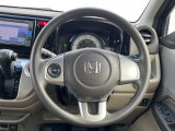 インテリアに合わせたデザインのステアリングは、運転される方のことも考え、運転しやすい形状、大きさです。是非一度、実際に触ってお確かめください。