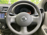 シンプルで操作しやすいステアリングです。運転中の操作をスムーズに行うことができ、快適なドライビングをサポートします。