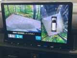 【マルチビューカメラシステム】専用のカメラにより、上から見下ろしたような視点で360度クルマの周囲を確認することができます☆死角部分も確認しやすく、狭い場所での切り返しや駐車もスムーズに行えます。