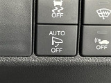 【電動格納ドアミラー】狭路の通行時や狭い場所に停車させるときに活躍する装備ですね。ボタン一つでドアミラーが格納されます。