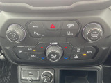 【左右独立温度コントロール式フルオートエアコン(DUAL/SYNC)】運転席側と助手席側でそれぞれ自由に温度設定ができ、快適な風量やモードなどを自動調整します!