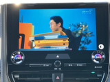 停車時に映像を楽しめるTVモニター。移動時間を有効活用して、快適な空間を実現します。