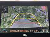 高画質モニターで、安全確認をサポートします。後退時には周囲の状況をしっかり把握し、スムーズな後退をアシストします。