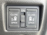 【両側パワースライドドア】スマートキーや運転席のスイッチで後席両側スライドドアの開閉が可能♪電動だから力を入れてドアを開ける必要が無く、小さなお子様でも簡単に開け閉めでき快適です♪