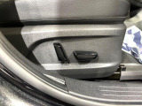 【パワーシート】スイッチ一つで簡単にシートの微調整が可能!電動だから力もいりません!快適なシートポジションにセットして、快適なドライブをお楽しみください。