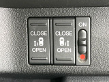 【両側パワースライドドア】スマートキーや運転席のスイッチで後席両側スライドドアの開閉が可能♪電動だから力を入れてドアを開ける必要が無く、小さなお子様でも簡単に開け閉めでき快適です♪