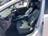 ドライバーズシートは、身体をしっかりとホールドし、快適なドライビングポジションを実現。運転しやすさを追求しています。