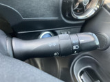 スムーズな操作で、安全な車線変更をサポート。視認性の高いデザインで、周囲の安全確認も容易です。安全運転を心強くサポートします。