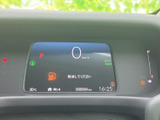 直感的に情報を把握できるメーター廻り。シンプルで分かりやすい表示で、運転中の視認性を高めます。車両の状態をスムーズに確認できます。