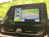 駐車や万が一の衝突回避に役立つ機能。映像を確認しながら安全にバック走行をサポートします。