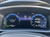 直感的に情報を把握できるメーターデザイン。タコメーターや燃料計など、運転に必要な情報を一目で確認できます。