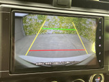 停車時に、お子様向けにテレビ番組を楽しめます。後部座席での移動時間を、より快適で楽しいものにします。