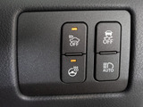 ★使いやすさや安全性を追求したステアリング周り!高級車ゆえにスイッチ類が多いのも特徴ですね!考え尽くされた配置ですぐに使いこなす事が出来ますのでご安心下さい!是非、体感してみて下さい!!