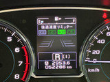 駐車時の後方確認をサポートするバックモニターを搭載。後退時の安全性を高め、スムーズな駐車操作を支援します。
