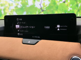 鮮明な画面で、目的地設定や音楽再生を快適に行えます。直感的な操作性で、運転中でも安心してご利用いただけます。最新のナビゲーションで快適なドライブをサポートします。