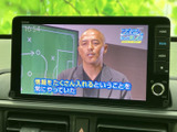 停車時にテレビ放送を視聴できます。移動時間も快適に過ごせるように設計されています。