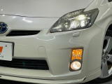 【LEDヘッドライト】悪天候や夜間走行時も良好な視界を確保し安心して運転できる高輝度LEDヘッドライトを装備!点灯速度が早く、消費電力も抑えられています。