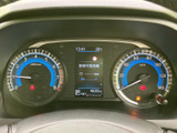 必要な情報を一目で確認でき、運転に集中できます。スタイリッシュなデザインが、洗練された雰囲気を演出します。