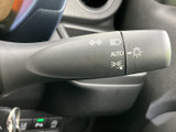 視認性の高いスイッチで、安全な運転をサポートします。操作も簡単で、スムーズな切り替えが可能です。