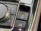 握りやすいステアリングで、快適な運転操作を実現。細部までこだわったデザインも魅力です。