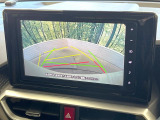 【バックカメラ】駐車時に後方がリアルタイム映像で確認できます。大型商業施設や立体駐車場での駐車時や、夜間のバック時に大活躍!運転スキルに関わらず、今や必須となった装備のひとつです!