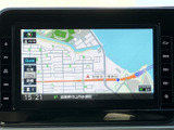 鮮明な地図表示で、運転中のルート確認が容易に行えます。最新の交通情報も確認でき、安全運転をサポートします。