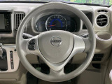 インテリアに合わせたデザインのステアリングは、運転される方のことも考え、運転しやすい形状、大きさです。是非一度、実際に触ってお確かめください。