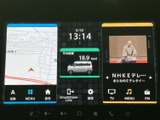 先進のナビゲーションシステムとオーディオ機能を搭載。目的地設定や音楽再生がスムーズに行えます。