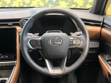 インテリアに合わせたデザインのステアリングは、運転される方のことも考え、運転しやすい形状、大きさです。是非一度、実際に触ってお確かめください。