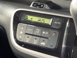【オートエアコン】一度お好みの温度に設定すれば、車内の温度を検知し風量や温度を自動で調整。暑い&hellip;寒い&hellip;と何度もスイッチ操作をする必要はありません。快適な車内空間には必須の機能ですね♪