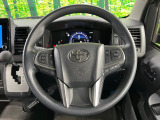 インテリアに合わせたデザインのステアリングは、運転される方のことも考え、運転しやすい形状、大きさです。是非一度、実際に触ってお確かめください。